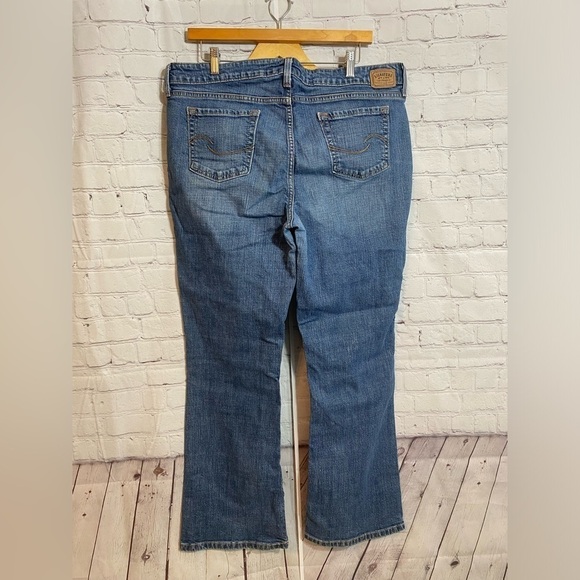 Levis’ Strauss Signature Misses Plus Size 18 Medium Low Rise Boot Cut Jeans - Picture 2 of 2